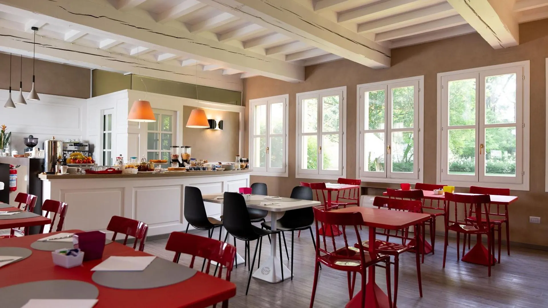 Hotel Villa Nabila Reggiolo 3*,  Italia