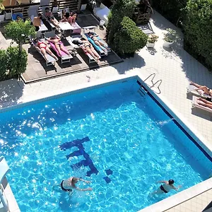3* Hotel Hotel Marzia Con Piscina